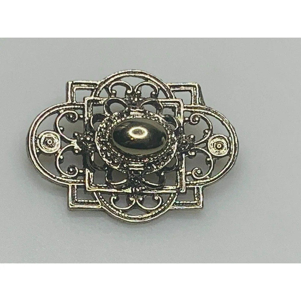 Fashion Pin, Silver Tone with Hematite Stone in the Middle